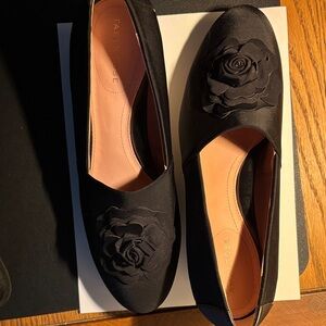 Taryn Rose Black Rose-Embellished Wedges